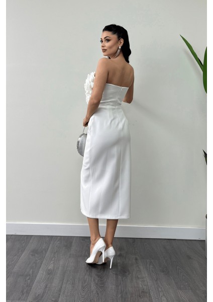 Atlas Kumaş Gül Detaylı Straplez Kalem Elbise - Beyaz indirimleri