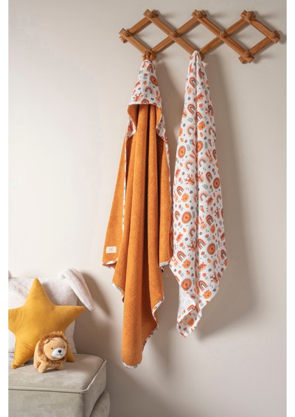 Tarçın - Aslanlı 80X80 cm Kapüşonlu Havlu ve Müslin 2'li Bebek Seti