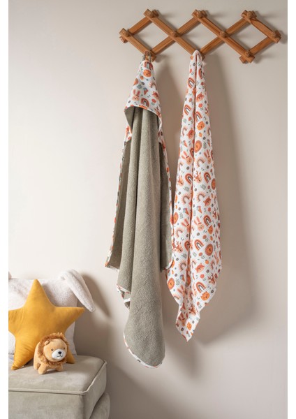 Yeşil - Aslanlı 80X80 cm Kapüşonlu Havlu ve Müslin 2'li Bebek Seti