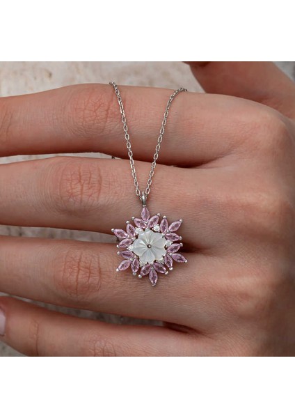 Gümüş Pembe Lotus Desenli Çiçek Kadın Kolye