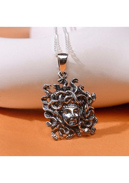 Gümüş Medusa Kolye 925 Ayar Gümüş Medusa Figürlü Unisex Kolye modelleri
