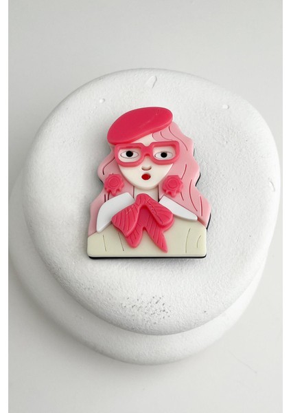Pembe Şapka Detaylı Kadın Broş (6cm)