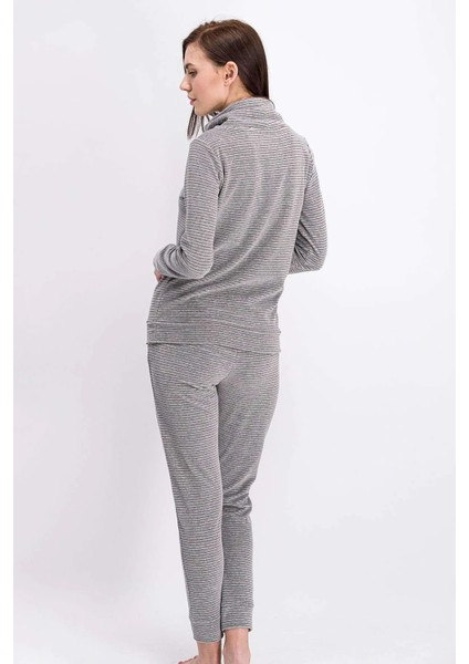 Kadın Gri Balıkçı Yaka Kadife Pijama Takımı