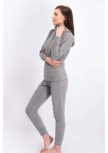Kadın Gri Balıkçı Yaka Kadife Pijama Takımı