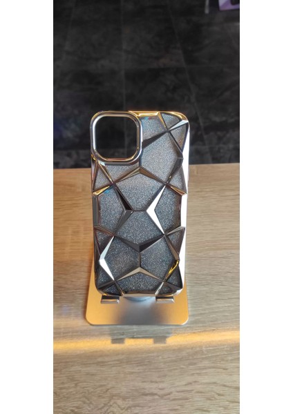 Apple iPhone 15 Uyumlu Taşlı Baklava Desenli Karbon Kapak Hologramlı Darbe Korumalı Kılıf fiyatları