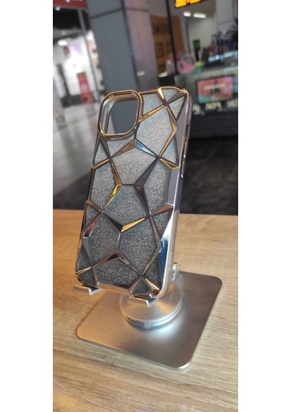 Apple iPhone 15 Uyumlu Taşlı Baklava Desenli Karbon Kapak Hologramlı Darbe Korumalı Kılıf fırsatları