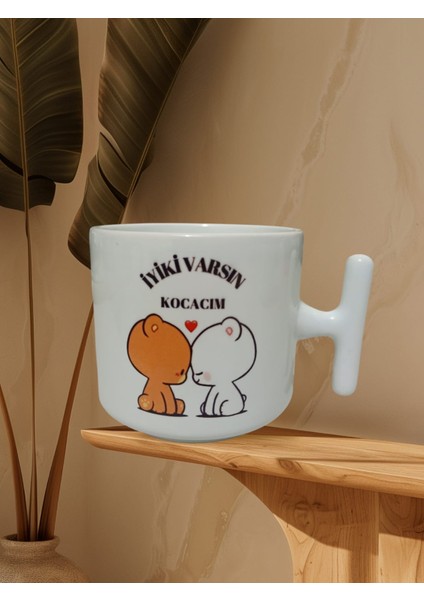 "iyiki Varsın Karıcım"-"iyiki Varsın Kocacım" Çift Taraf Yazılı Kupa Bardak (Beyaz T)