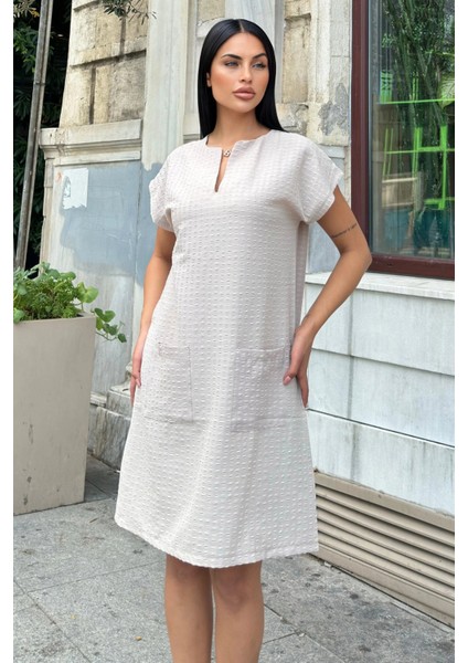 Bej Lotus Dokulu Cep Detaylı Midi Elbise