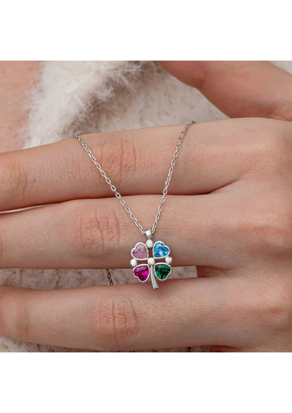 Gümüş Renkli Taşlı Kalp Figürlü Yonca Kolye