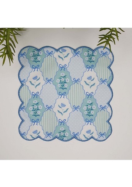 Pastel Çiçekler ve Fiyonk Tasarım Nakış Kenar Yıkanabilir Kokteyl Peçetesi 1 Adet