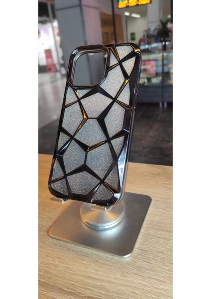Apple iPhone 16 Pro Max Uyumlu Taşlı Baklava Desenli Karbon Kapak Hologramlı Darbe Korumalı Kılıf fiyatları