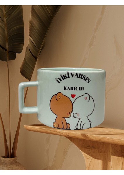 "iyiki Varsın Karıcım" Çift Taraf Yazılı Kupa Bardak (Pastel Yeşil Renk)