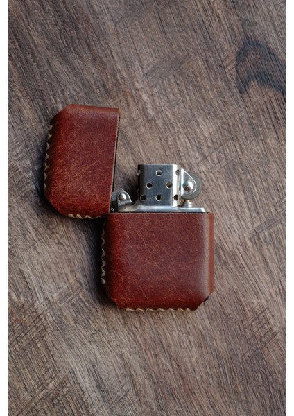Hakiki Deri Kılıflı Zippo Benzinli Çakmak ,tamamen El Işi Üretim Kiremit Renkli
