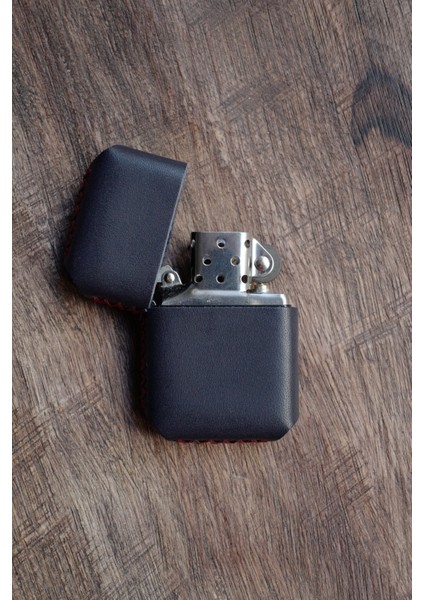 Hakiki Deri Kılıflı Zippo Benzinli Çakmak ,tamamen El Işi Üretim Bordo Renkli