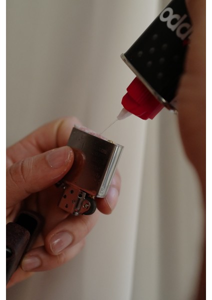 Hakiki Deri Kılıflı Zippo Benzinli Çakmak ,tamamen El Işi Üretim Kırmızı Renkli indirimleri