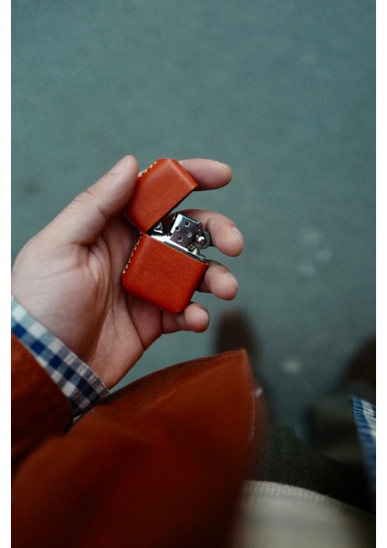Hakiki Deri Kılıflı Zippo Benzinli Çakmak ,tamamen El Işi Üretim Orange Renkli