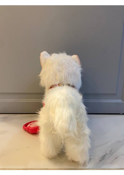 Müzikli Yürüyen Dokununca Miyavlayan Yalayan Kuyruk ve Başını Sallayan Kumandalı Ses Kaydını Tekrarlayan Peluş Beyaz Kedi modelleri