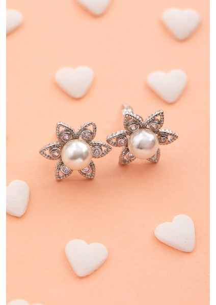 Inci Detaylı Çiçek Model 925 Ayar Gümüş Çocuk Küpesi fiyatları