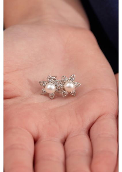 Inci Detaylı Çiçek Model 925 Ayar Gümüş Çocuk Küpesi modelleri