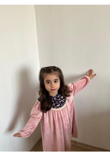 Kadife Dantel Yaka Elbise