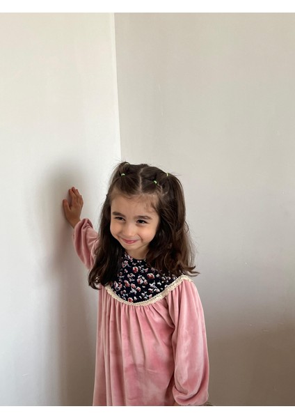 Kadife Dantel Yaka Elbise fiyatları