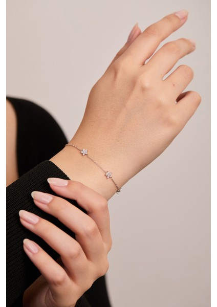 925 Ayar Gümüş Zirkon Taşlı Lotus Model Bileklik fiyatları