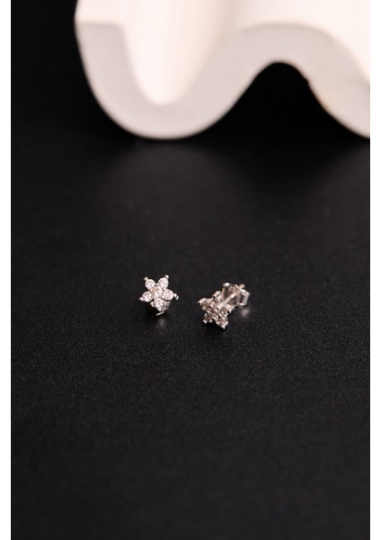 Kadın Damla Kesim Zirkon Taşlı Çiçek 925 Ayar Gümüş Küpe modelleri