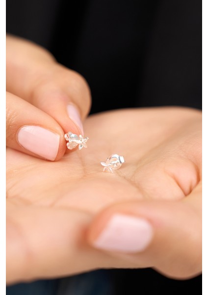 925 Ayar Gümüş Minimal Lotus Küpe ELKAB92299 modelleri