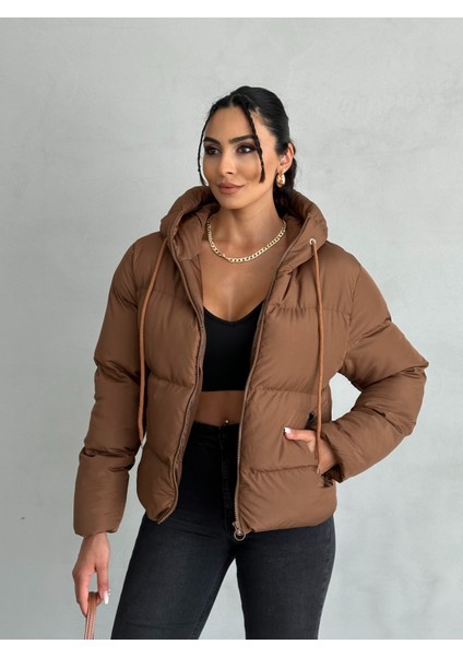 Yakası Bağcıklı Puffer Şişme Mont