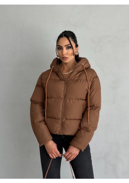 Yakası Bağcıklı Puffer Şişme Mont