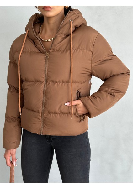 Yakası Bağcıklı Puffer Şişme Mont