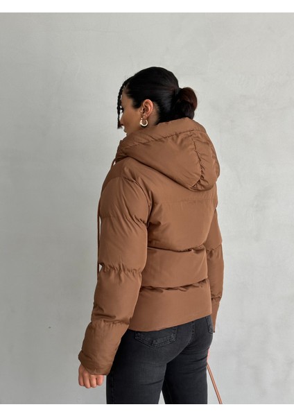 Yakası Bağcıklı Puffer Şişme Mont