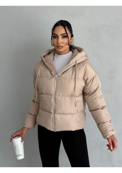 Yakası Bağcıklı Puffer Şişme Mont