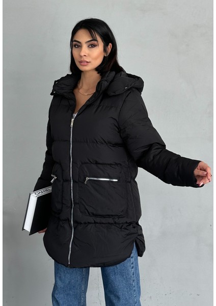 Gümüş Detaylı Kapüşonlu Uzun Şişme Mont