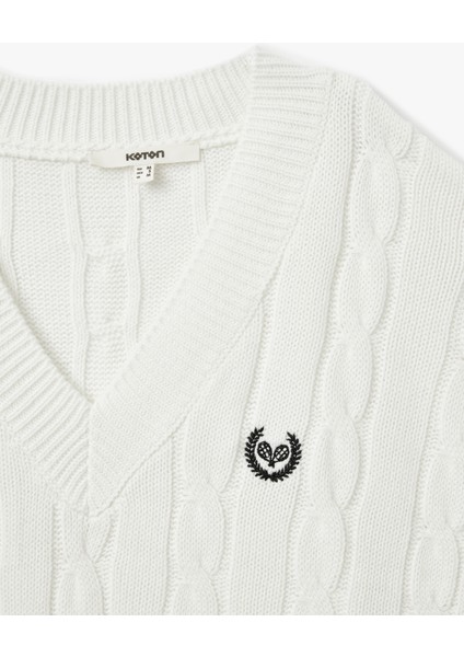 Nakış Detaylı V Yaka Oversize Saç Örgü Süveter