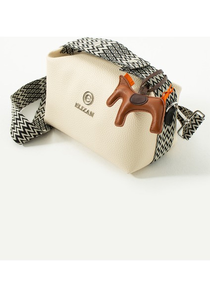 Kolonlu At Detaylı Spor Bej Kadın Çantası fırsatları