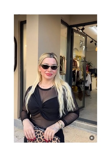 Siyah Tül Detaylı Transparan Bluz