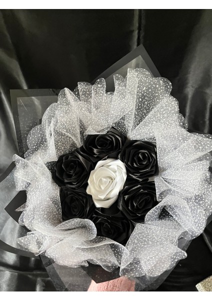 Siyah Beyaz Solmayan Gül Buketi fiyatları