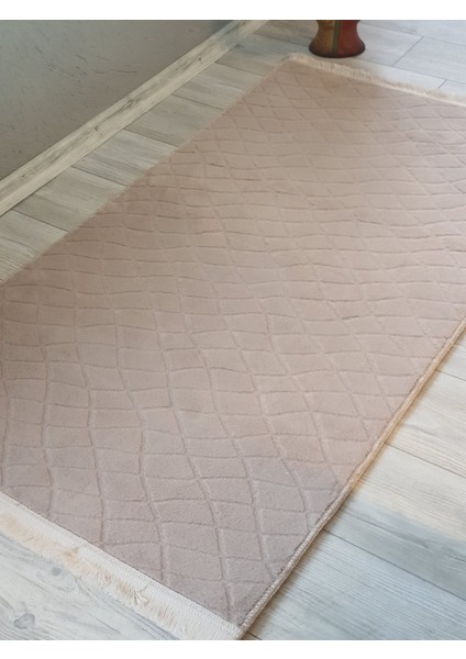 Plus Kaymaz Tabanlı Kabartmalı Saçaklı Salon Koridor Mutfak Halısı