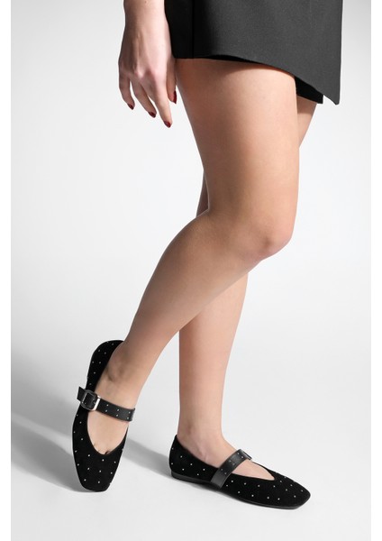 Kadın Küt Burun Tokalı Zımbalı Babet Velona Siyah Süet