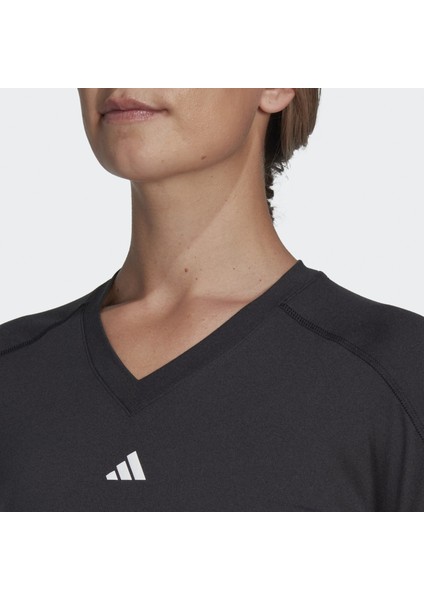 Performance HN5543 AEROREADY Train Essentials Minimal Branding V-Neck Tee fırsatları