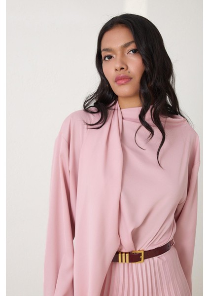 Pudra Kemer Detaylı Pileli Uzun Kollu Midi Boy Elbise fiyatları