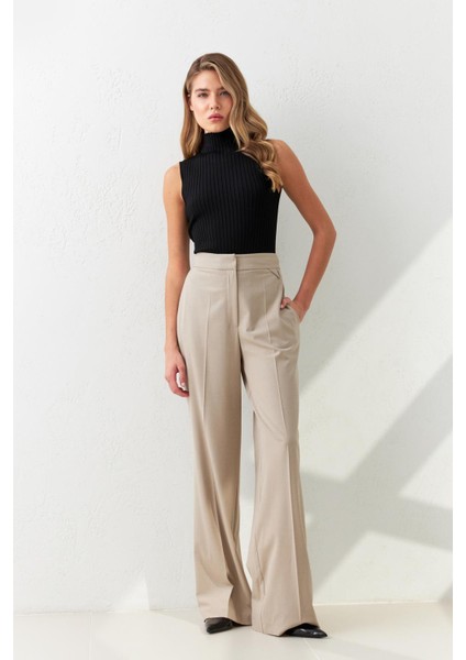 Bej Bel Detaylı Rahat Kesim Pantolon