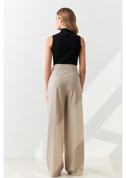 Bej Bel Detaylı Rahat Kesim Pantolon modelleri