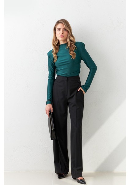 Siyah Bel Detaylı Rahat Kesim Pantolon