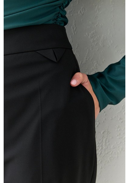 Siyah Bel Detaylı Rahat Kesim Pantolon fiyatları