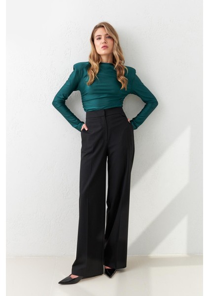 Siyah Bel Detaylı Rahat Kesim Pantolon fırsatları