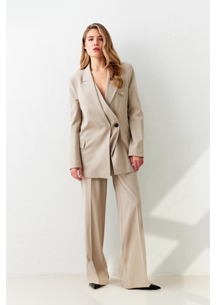 Bej Kruvaze Düğme Detaylı Uzun Ceket fiyatları