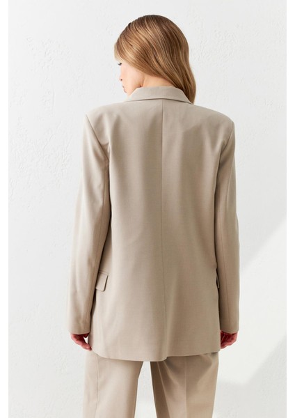 Bej Kruvaze Düğme Detaylı Uzun Ceket modelleri