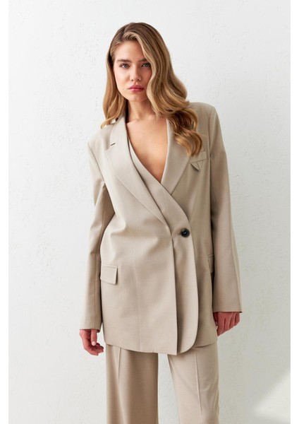 Bej Kruvaze Düğme Detaylı Uzun Ceket fırsatları